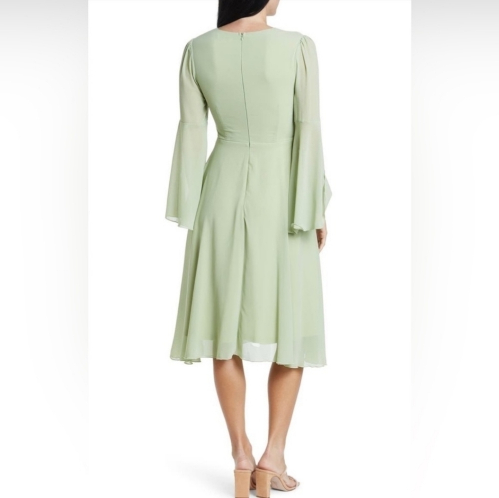 Area Stars Sage Maggie Bell Sleeve Midi Dress V Neck Bustline Pleat Size Small - Picture 2 of 16
